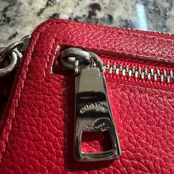 Coach Medium ID Zip Wallet Pebbled Leather Bold Red C4124 Preowned - Picture 11 of 12